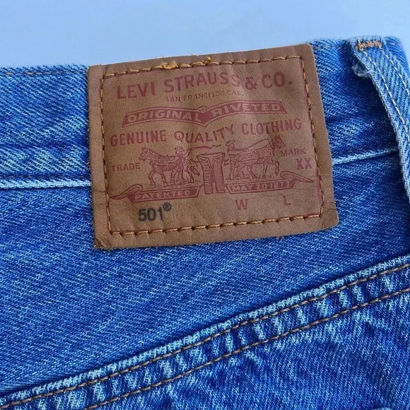 Levi's 501 Premium Women's Distressed Denim Cutoff Jean Shorts 28‎ Hi Waist - Picture 3 of 11